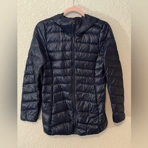 Uniqlo Ultra Light Down jacket in a glossy navy blue finish size XS in EUC